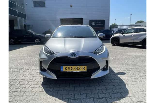 Toyota Yaris (2023) thumbnail 3