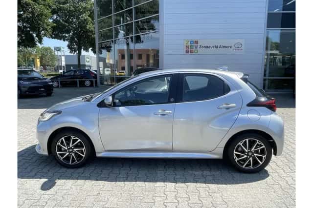 Toyota Yaris (2023) thumbnail 4