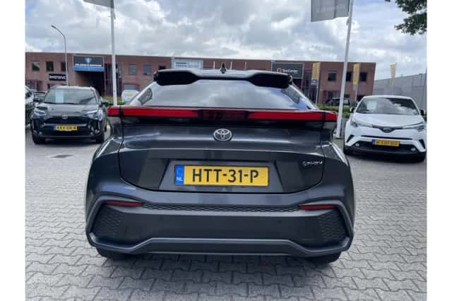 Toyota C-HR (2025) thumbnail 5