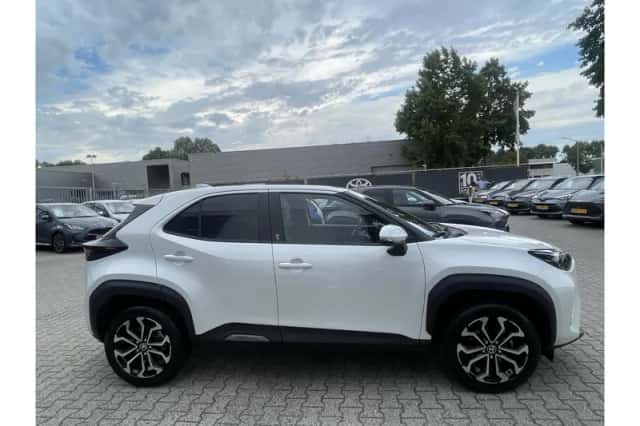 Toyota Yaris Cross (2022) thumbnail 4