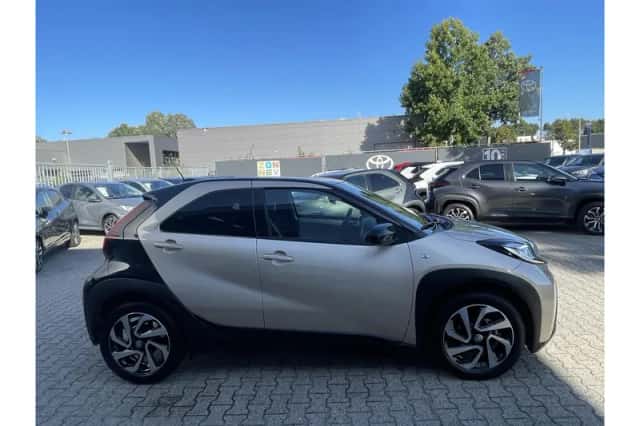 Toyota Aygo X (2023) thumbnail 2