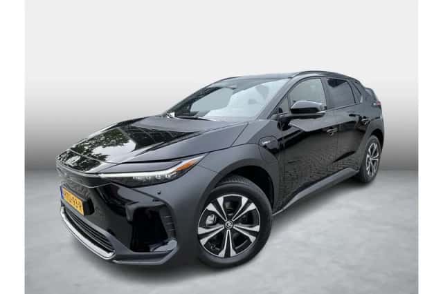 Toyota bZ4X (2025) thumbnail 1