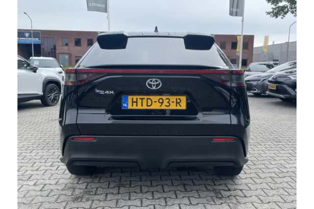 Toyota bZ4X (2025) thumbnail 5