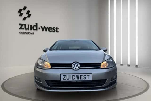 Volkswagen Golf (2015) thumbnail 2