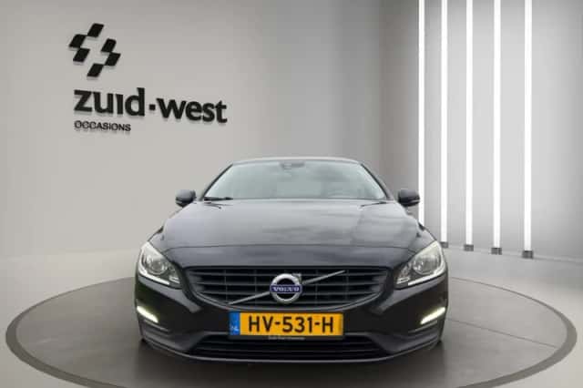 Volvo V60 (2016) thumbnail 2
