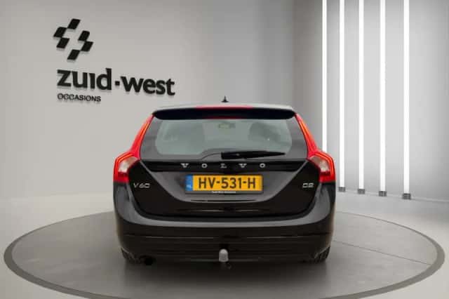 Volvo V60 (2016) thumbnail 5