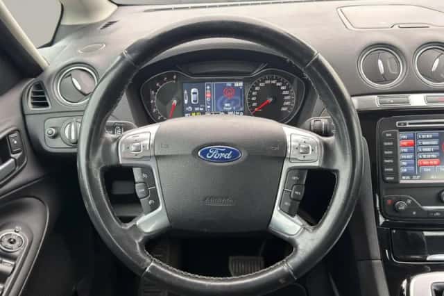 Ford S-Max (2013) thumbnail 3