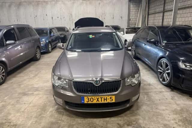 Škoda Superb (2012) thumbnail 2