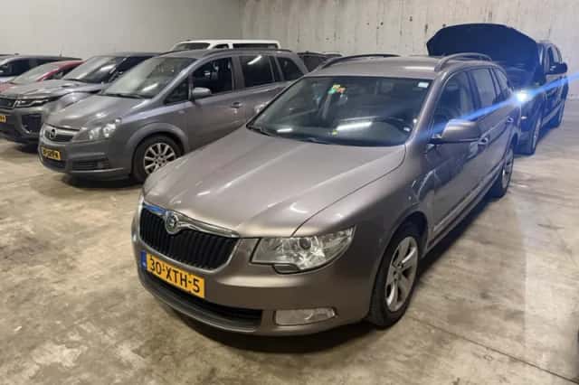 Škoda Superb (2012) thumbnail 3