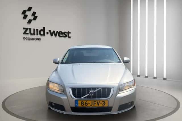 Volvo V70 (2009) thumbnail 2
