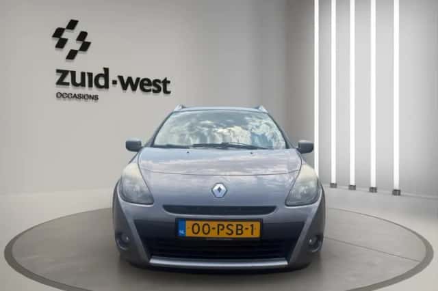 Renault Clio (2011) thumbnail 2