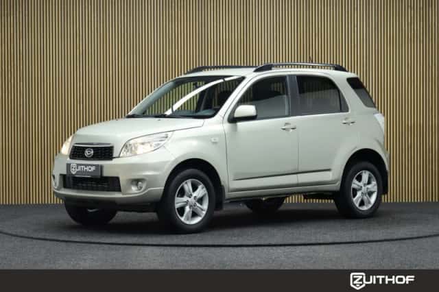 Daihatsu Terios (2011) thumbnail 2