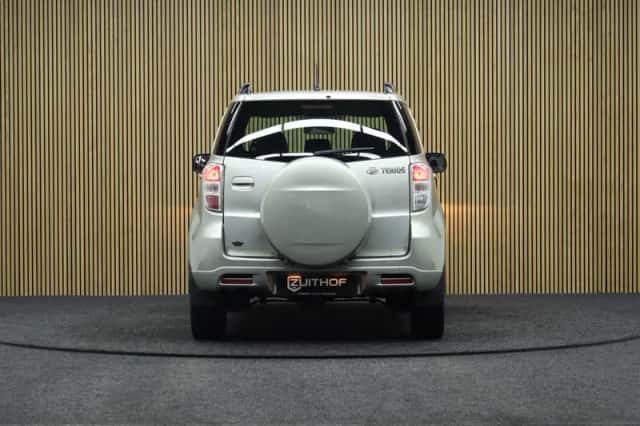 Daihatsu Terios (2011) thumbnail 4