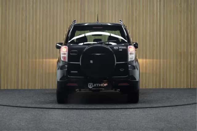 Daihatsu Terios (2010) thumbnail 5