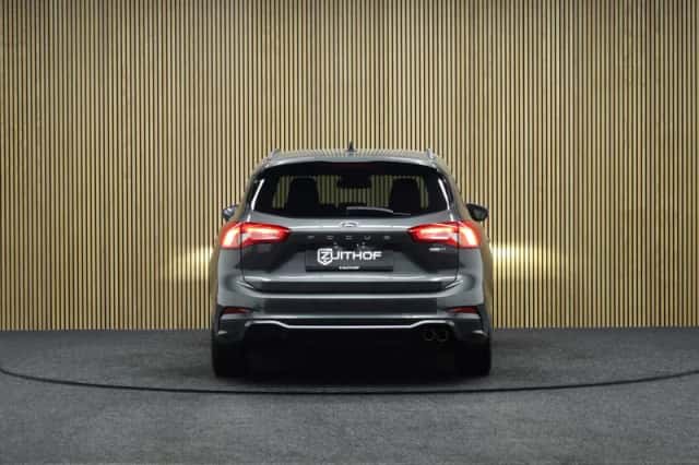 Ford Focus (2021) thumbnail 5