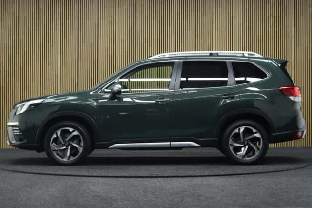 Subaru Forester (2022) thumbnail 3