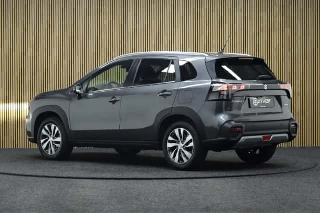 Suzuki S-Cross (2026) thumbnail 4