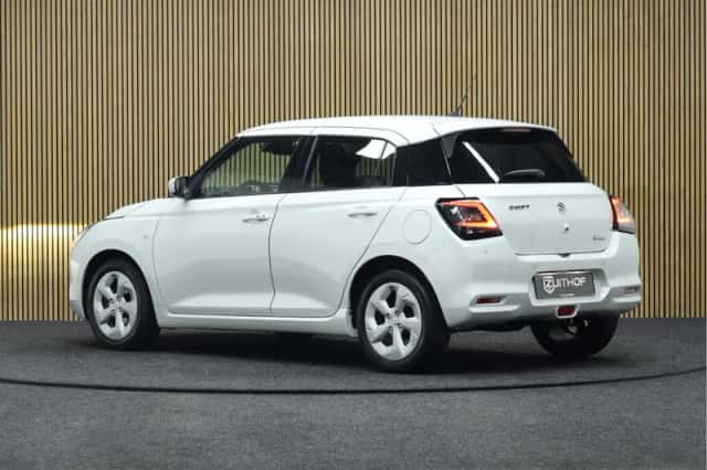 Suzuki Swift (2025) thumbnail 4