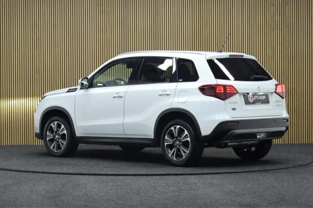 Suzuki Vitara (2022) thumbnail 3