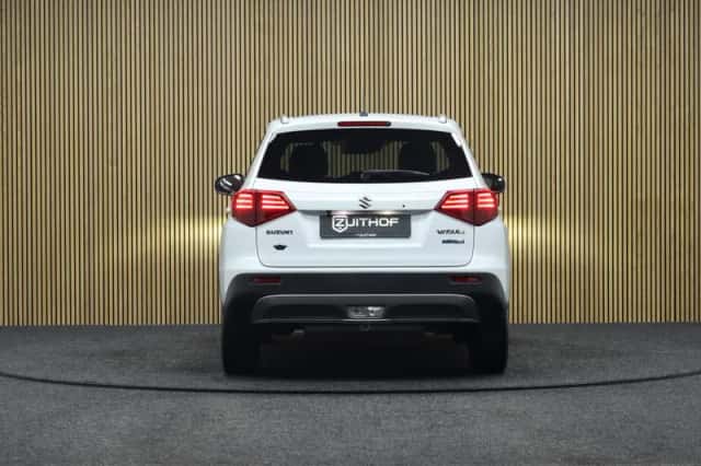 Suzuki Vitara (2022) thumbnail 4