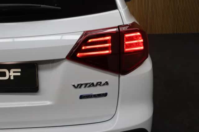 Suzuki Vitara (2023) thumbnail 6