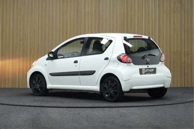 Toyota Aygo (2013) thumbnail 4