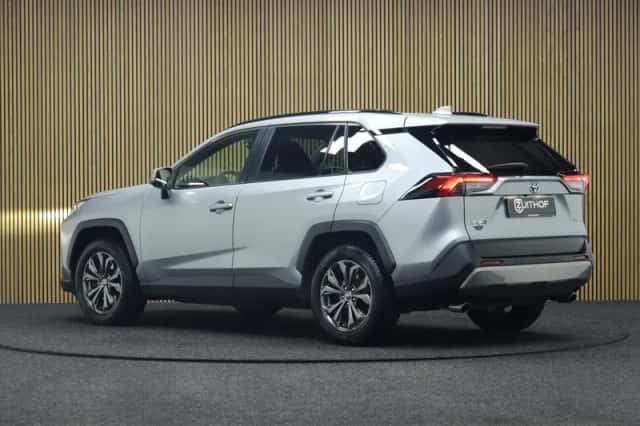 Toyota RAV4 (2023) thumbnail 3
