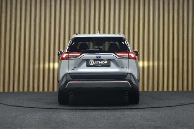 Toyota RAV4 (2023) thumbnail 4