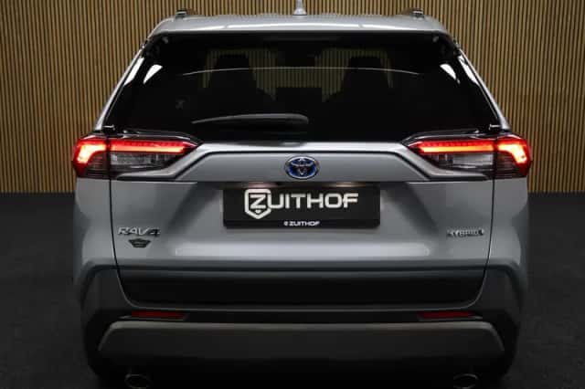 Toyota RAV4 (2023) thumbnail 5