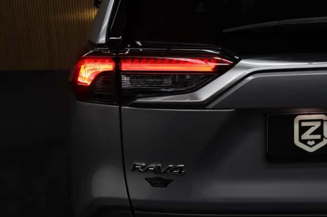 Toyota RAV4 (2023) thumbnail 6