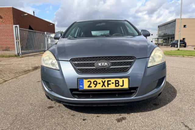 Kia Cee'd (2007) thumbnail 2