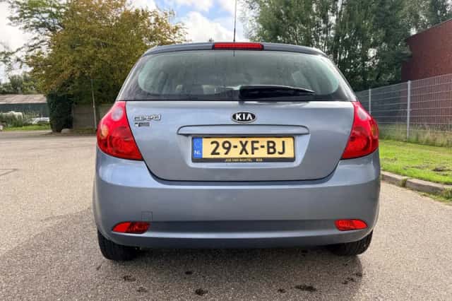 Kia Cee'd (2007) thumbnail 5