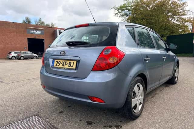 Kia Cee'd (2007) thumbnail 6