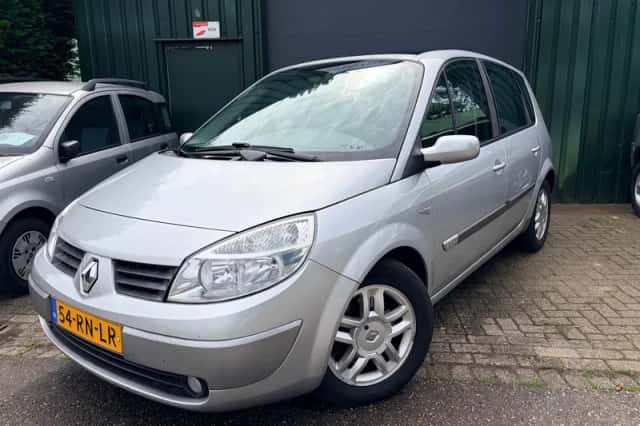 Renault Scénic (2005) thumbnail 2
