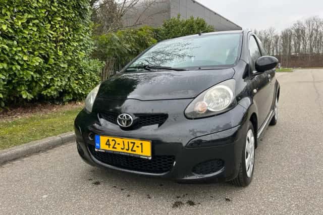 Toyota Aygo (2009) thumbnail 1