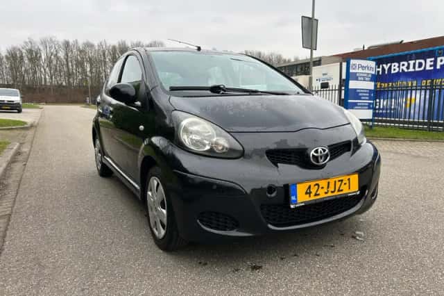 Toyota Aygo (2009) thumbnail 2