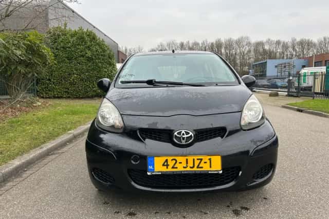Toyota Aygo (2009) thumbnail 3
