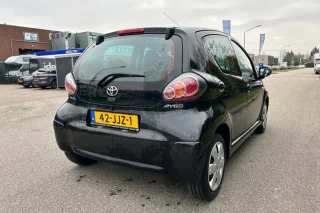 Toyota Aygo (2009) thumbnail 4