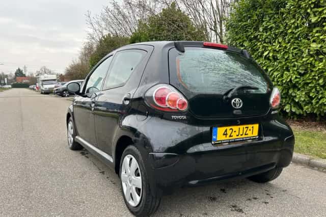 Toyota Aygo (2009) thumbnail 5