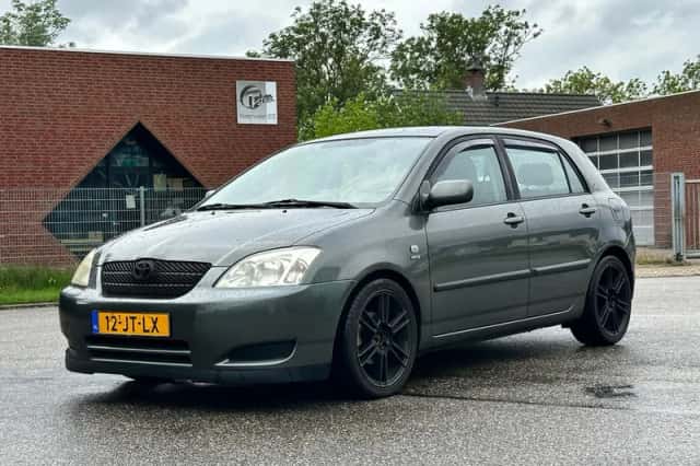 Toyota Corolla (2002) thumbnail 1