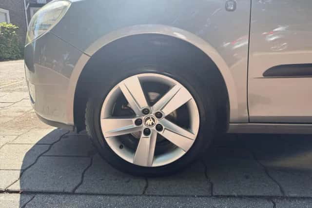 Škoda Fabia (2008) thumbnail 2