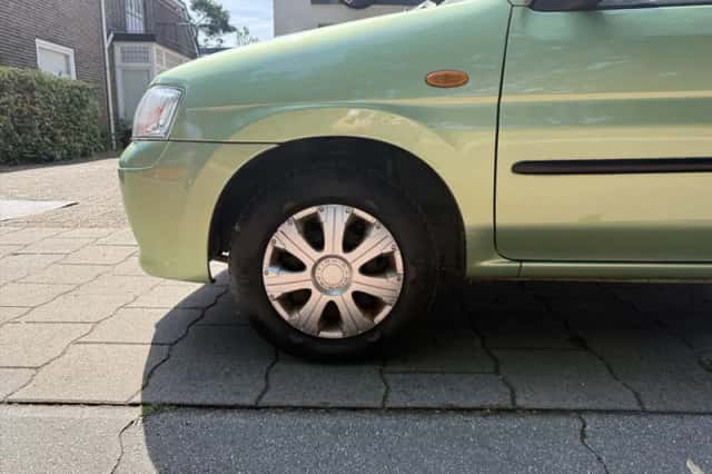 Mazda Demio (2002) thumbnail 2