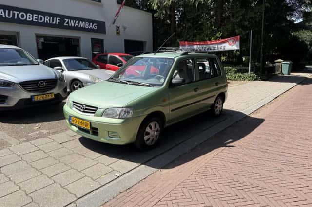 Mazda Demio (2002) thumbnail 3