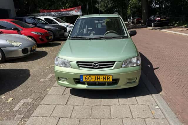 Mazda Demio (2002) thumbnail 4