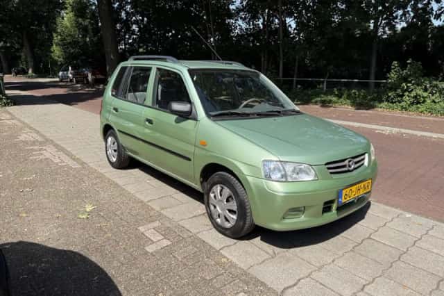 Mazda Demio (2002) thumbnail 5