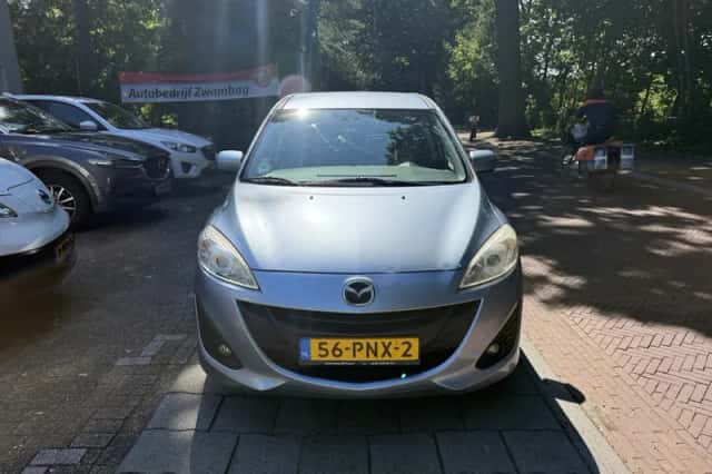 Mazda 5 (2011) thumbnail 4