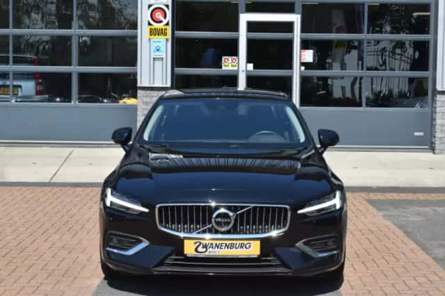 Volvo S60 (2021) thumbnail 2