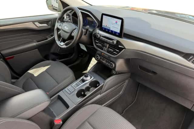 Ford Kuga (2022) thumbnail 3