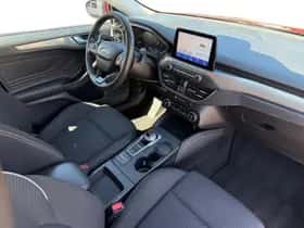 Ford Focus (2019) thumbnail 3
