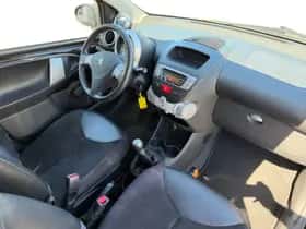 Peugeot 107 (2012) thumbnail 3